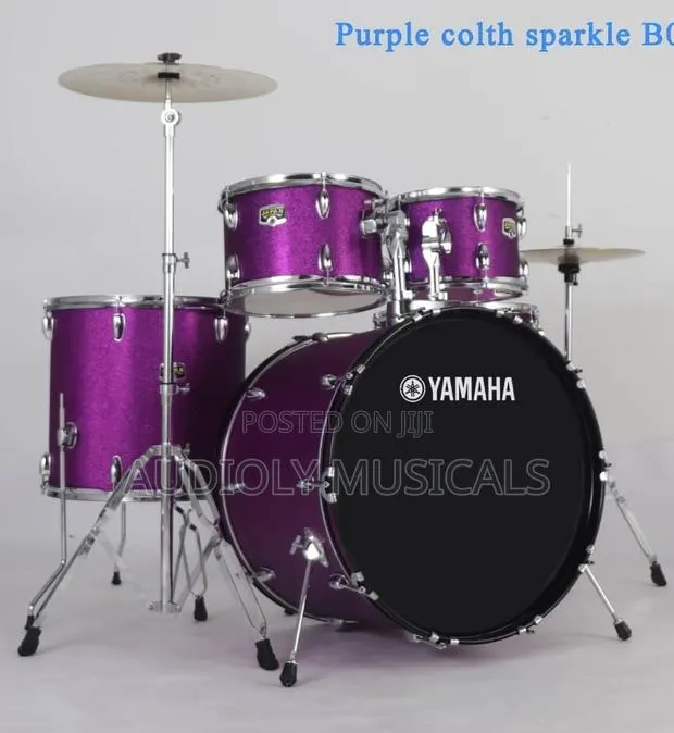 Yamaha Full Set of 5- Piece Drums · Photo 1