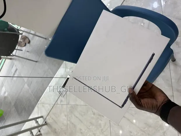 New Laptop Apple MacBook Air 2026 M5 16GB Apple M5 SSD 512GB · Photo 1