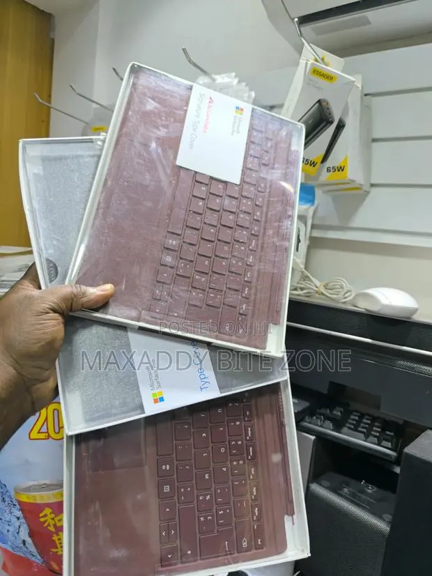 Microsoft Surface Pro Type Cover · Photo 1