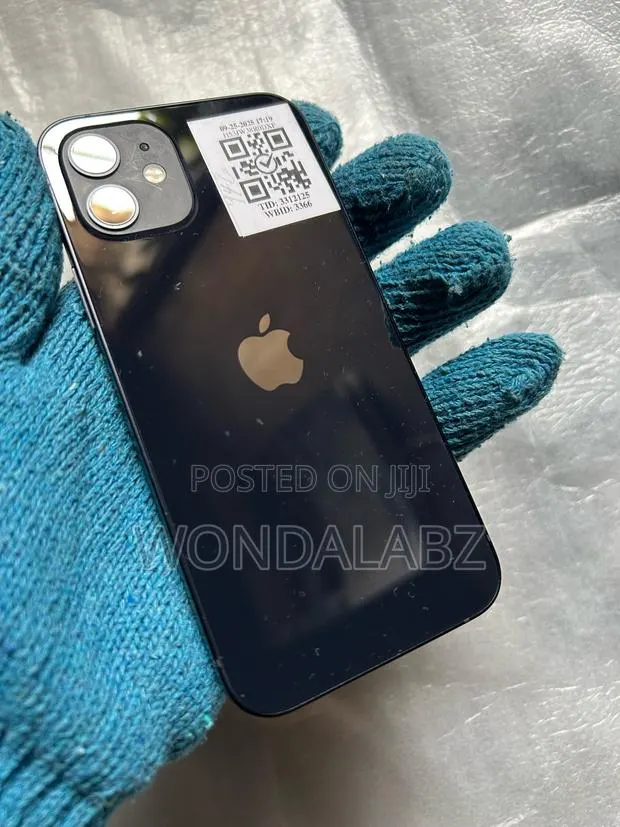 Apple iPhone 12 64 GB · Photo 1