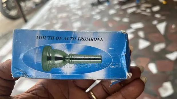 Trombone Mouth Pin · Photo 1
