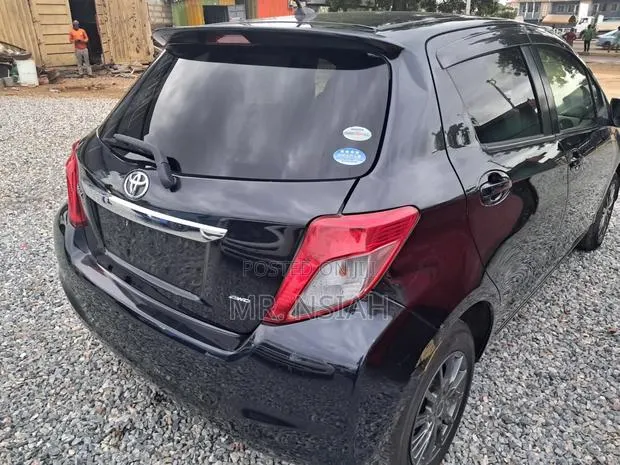 Toyota Vitz 2012 Black · Photo 1