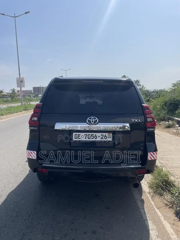 Toyota Land Cruiser Prado 2012 Black · Photo 1
