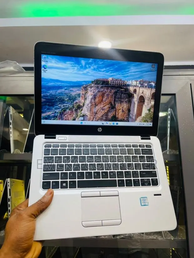 Laptop HP EliteBook 820 G3 8GB Intel Core i5 SSD 256GB · Photo 1