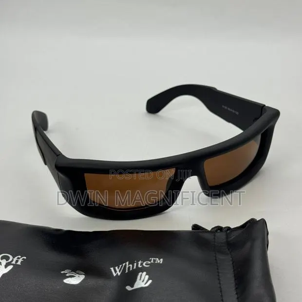 Off-White Volcanite Wrap-Around Style · Photo 1