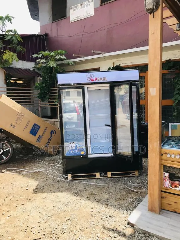 Adjustable Display 3 Doors Pearl PVC-150 Fridge · Photo 1