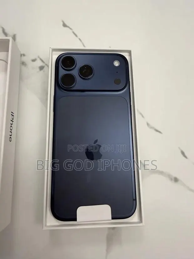 Apple iPhone 17 Pro Max 512 GB Blue · Photo 1