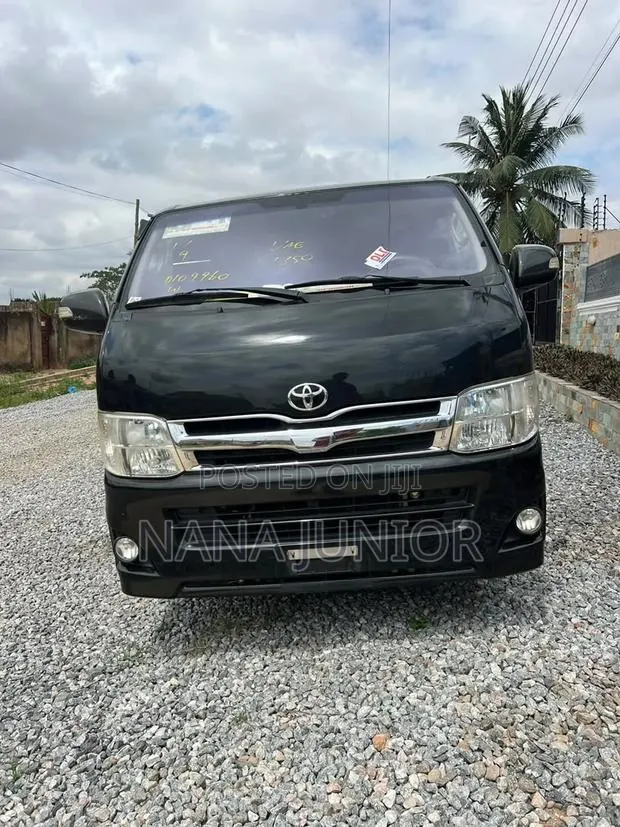 Toyota HiAce 2012 Black · Photo 1