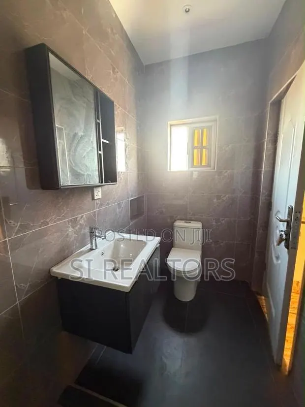 3bdrm Bungalow in Lashibi, Spintex for rent · Photo 7
