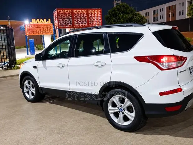 Ford Escape SE 2013 White · Photo 1