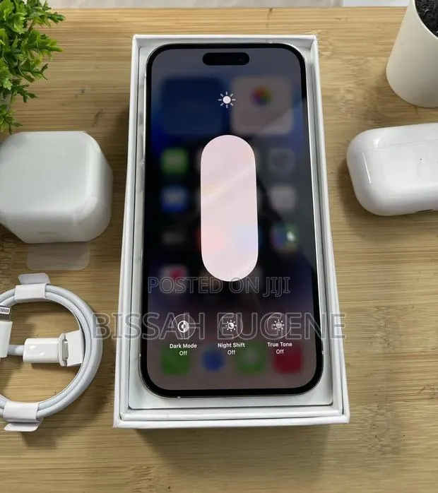 Apple iPhone 14 Pro Max 256 GB White · Photo 1