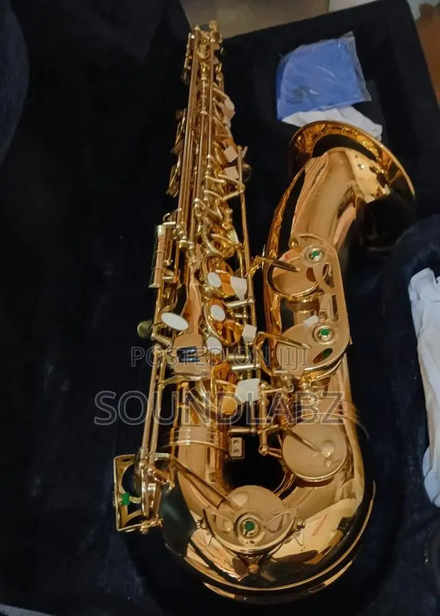 Yamaha Tenor Saxophone (Gold) · Photo 1