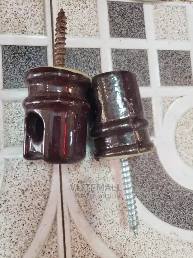 Porcelain Screw Insolator · Photo 1