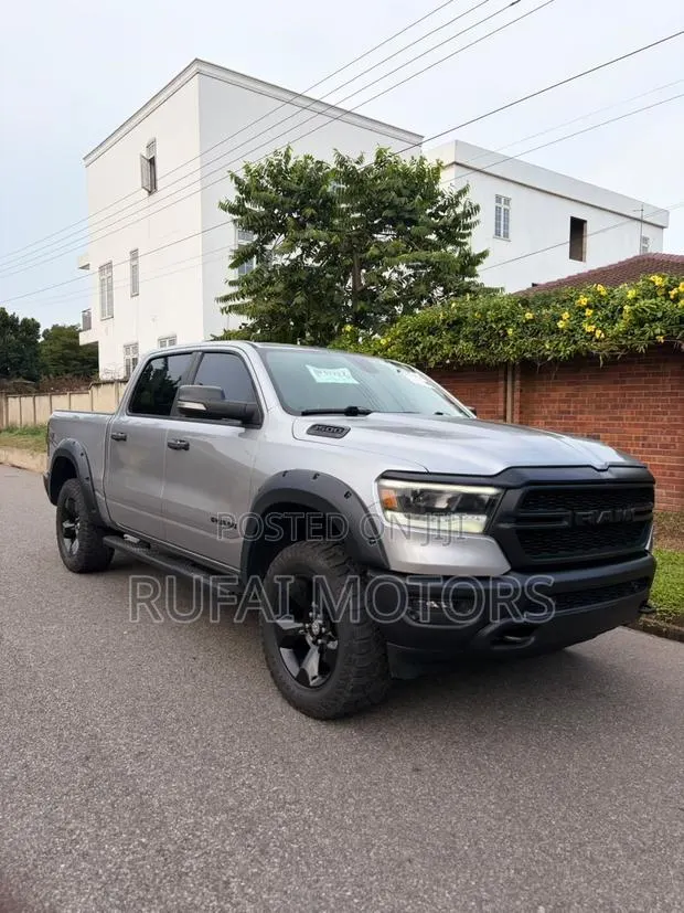 Dodge RAM 1500 5.7 Petrol AWD 2021 Silver · Photo 1