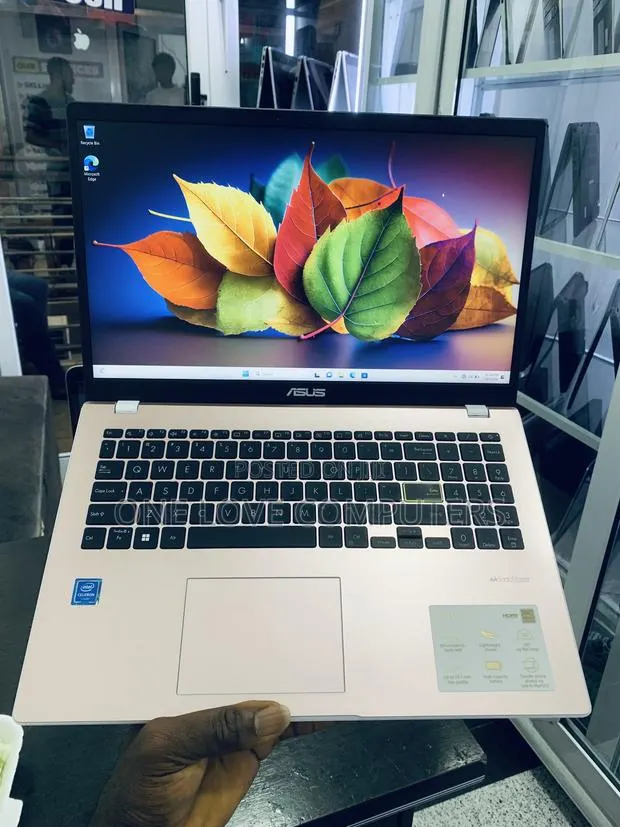 Laptop Asus Vivobook 15 4GB Intel Celeron SSD 128GB · Photo 1