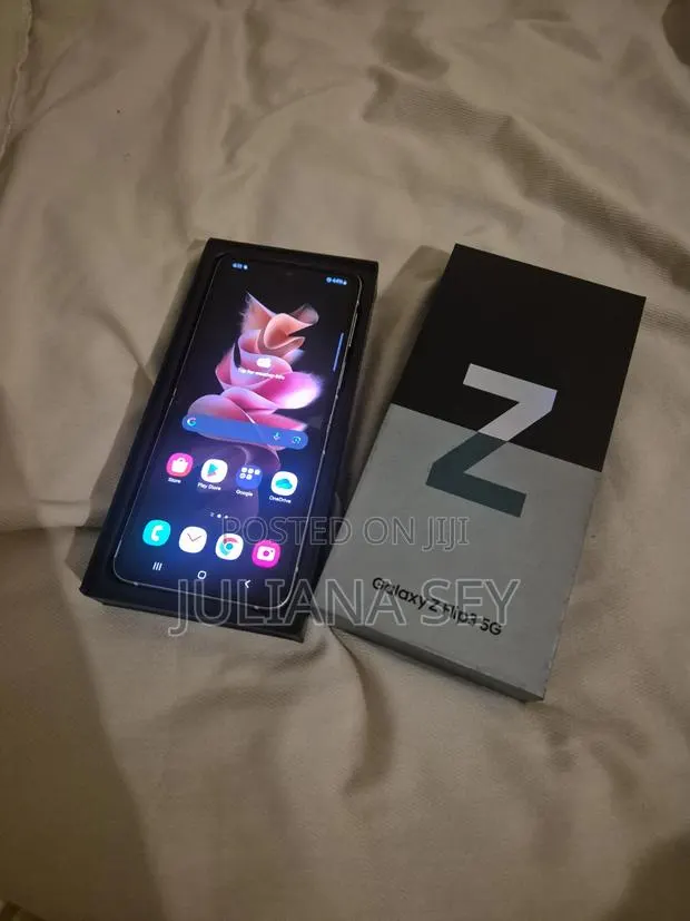 New Samsung Galaxy Z Flip 3 128 GB · Photo 1