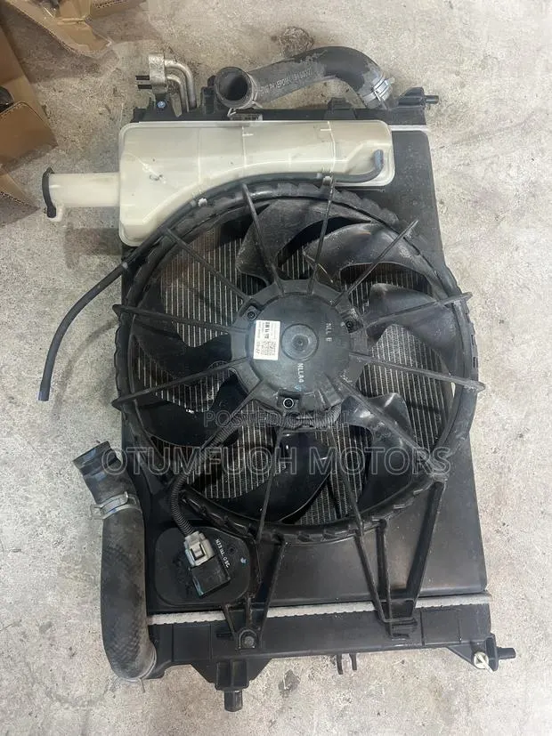 Hyundai Elantra 2017 2018 2019 2020 Complete Radiator (Water Tank) · Photo 1
