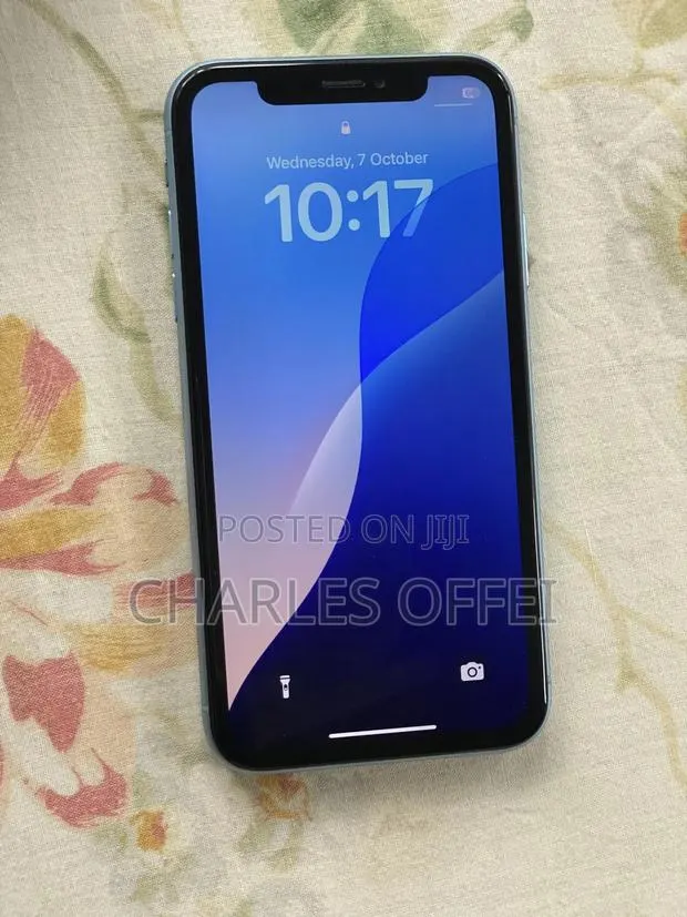 Apple iPhone XR 64 GB Blue · Photo 1