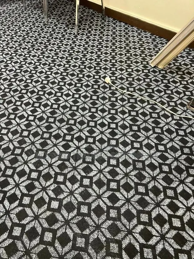 Woolen Carpet · Photo 1