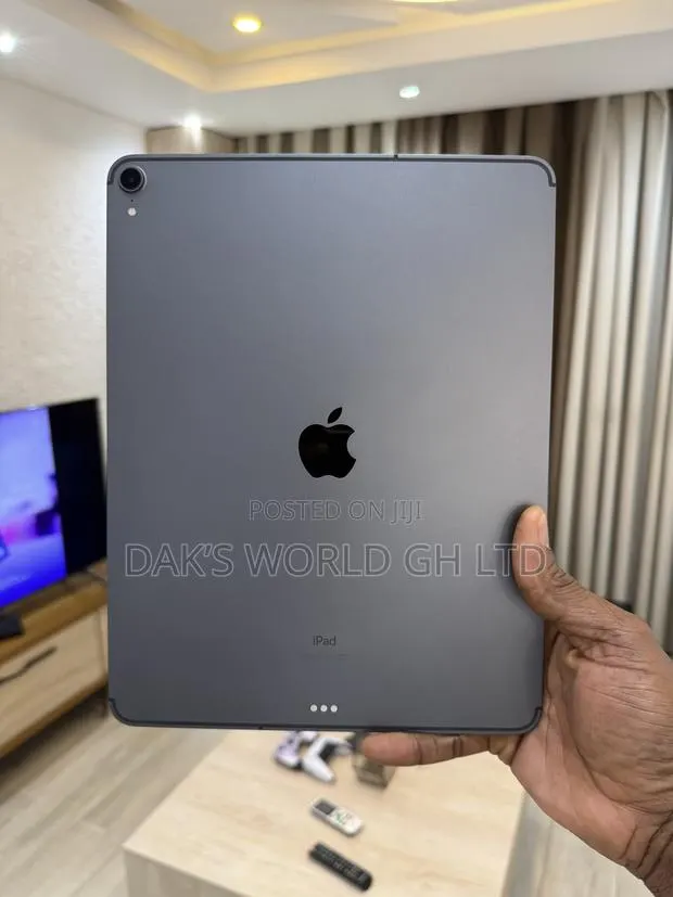Apple iPad Pro 12.9 (2018) 64 GB Gray · Photo 1