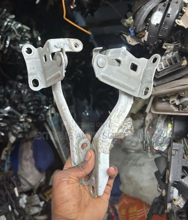 Corolla 2020- 2024 Bonnet Hinge · Photo 1