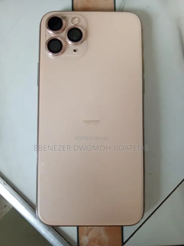 Apple iPhone 11 Pro 64 GB Gold · Photo 1