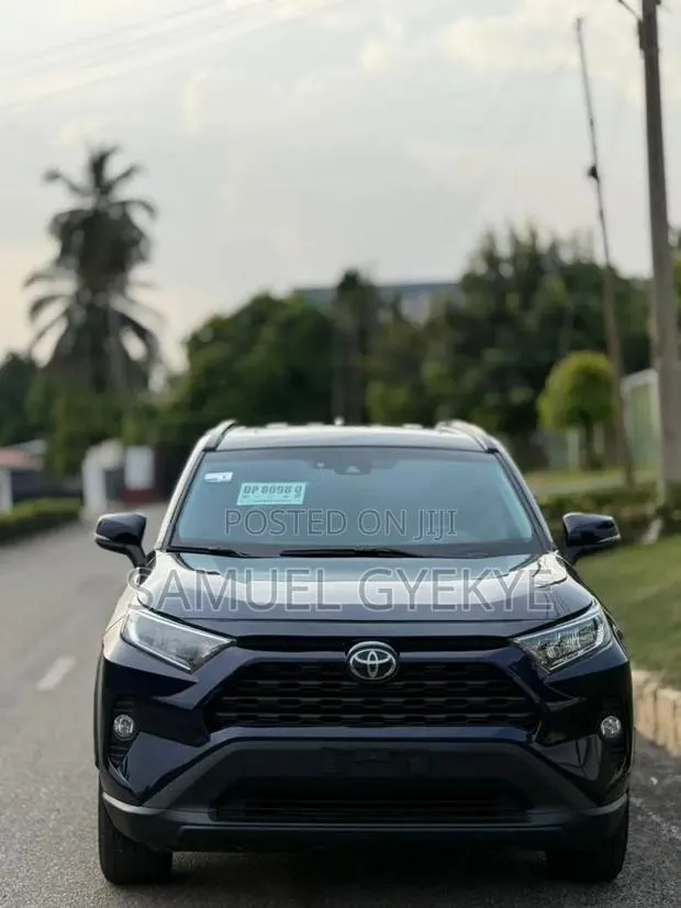 Toyota RAV4 2020 Blue · Photo 1