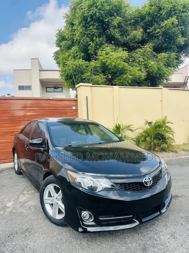 Toyota Camry SE 4dr Sedan (2.5L 4cyl 6A) 2014 Black · Photo 1
