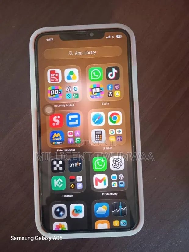 Apple iPhone 11 Pro Max 64 GB Gray · Photo 1