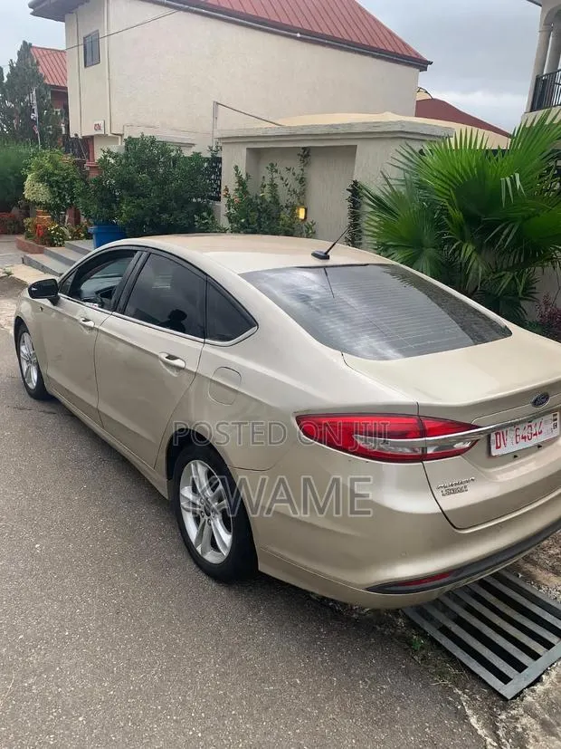 Ford Fusion SE AWD 2018 Gold · Photo 1
