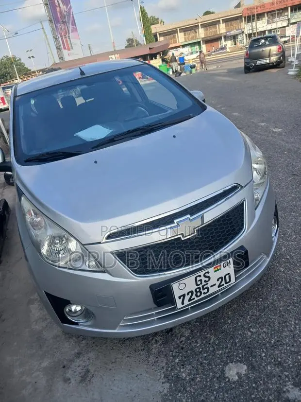 Chevrolet Spark 2014 Silver · Photo 1