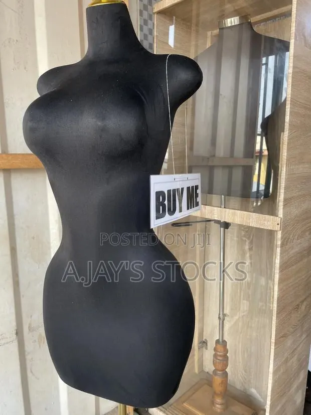 Female BBL Mannequin · Photo 1