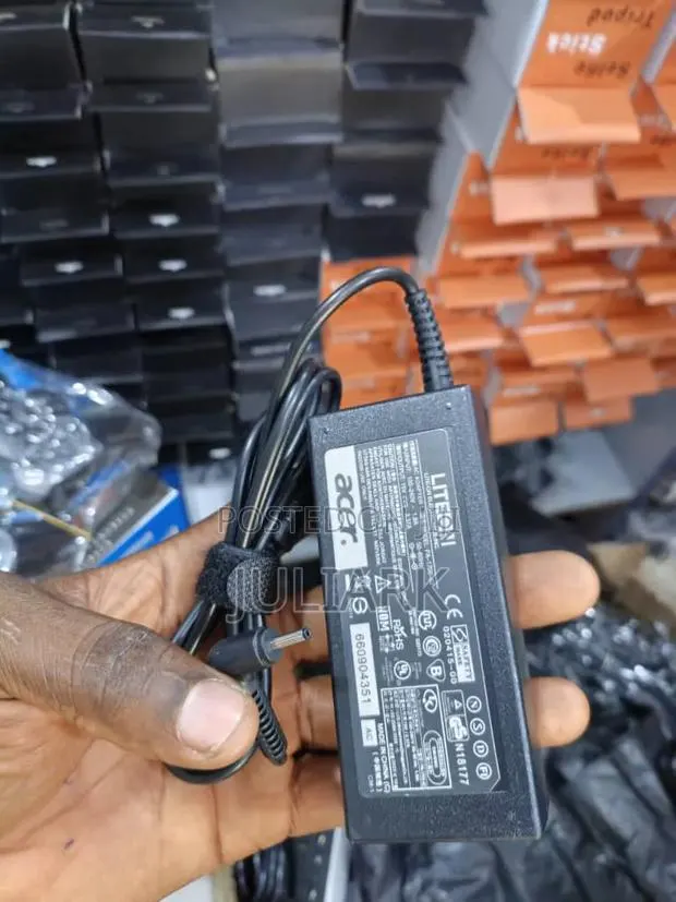 Acer Small Pin Charger 2.37a · Photo 1