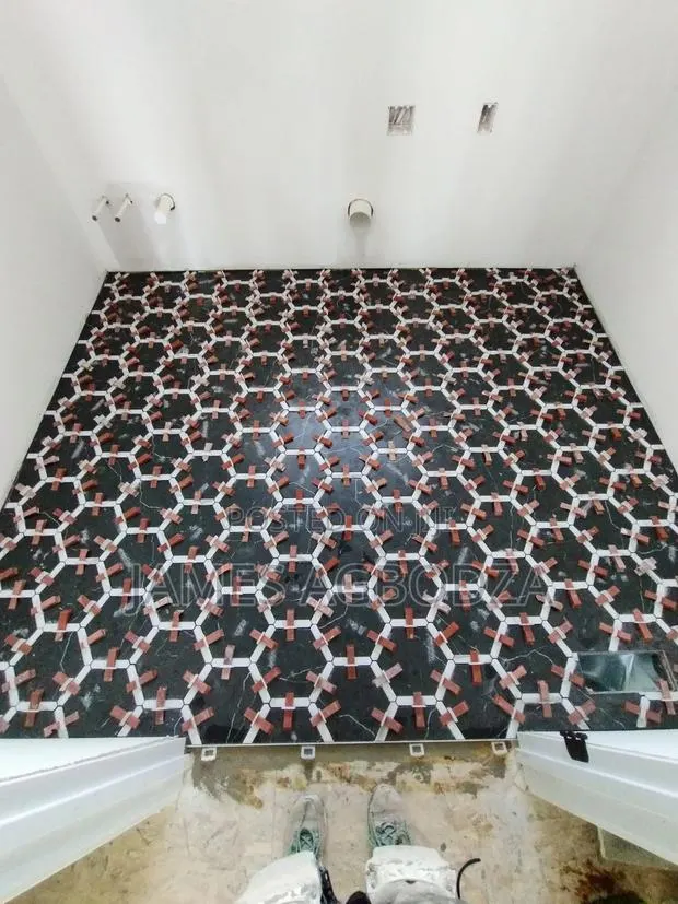 I’M a Good Tiling Master · Photo 1