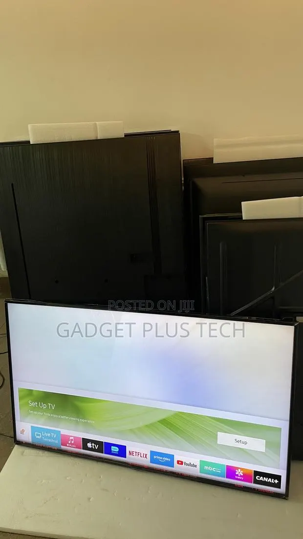 50” Samsung 4k Smart TV (Lines at the Button & Top Part of the Screen)