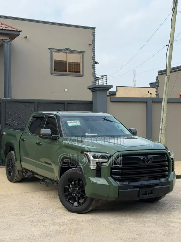 Toyota Tundra SR5 2022 Green · Photo 1