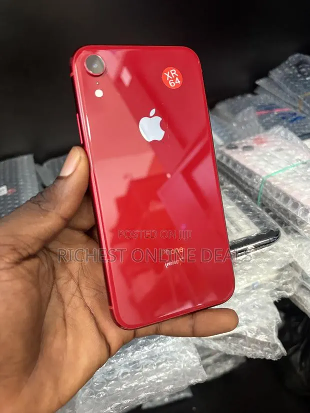 Apple iPhone XR 64 GB Red · Photo 1