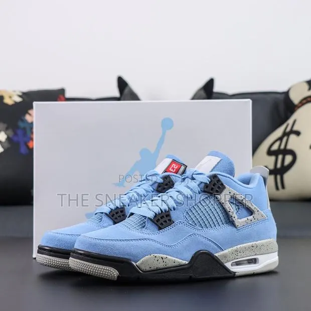 J 4 Sneakers · Photo 1
