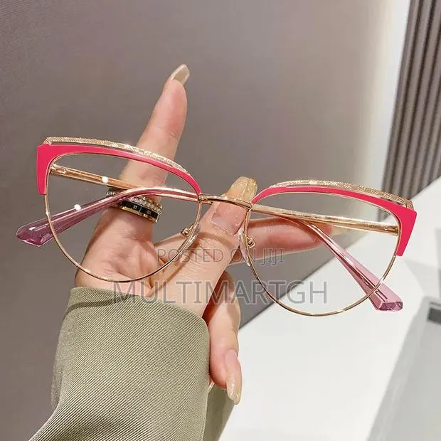Ladies Cat-Eye Photochromic and Anti-Blue Light Spectacles · Photo 1