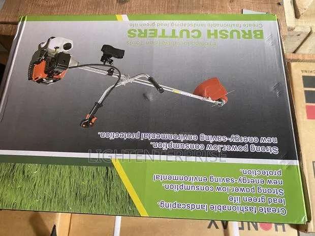 Brush Cutter With 2 Extra Blades · Photo 1