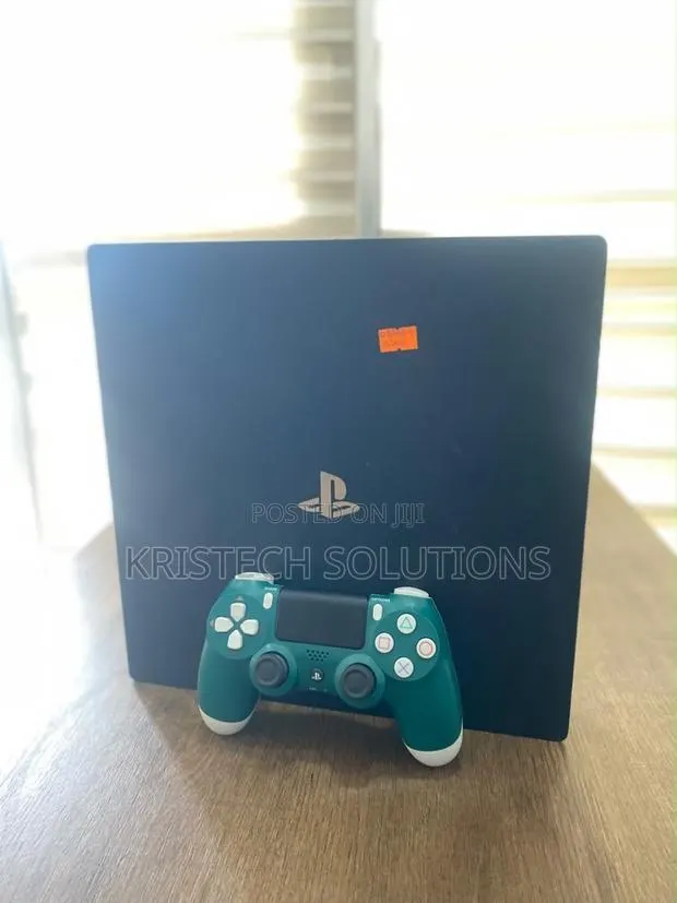 Playstation 4 Pro · Photo 1