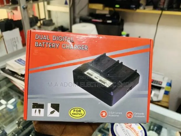 Original Dual Digital Battery Charger(Camcorder Accessories) · Photo 1