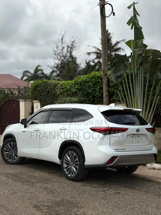 Toyota Highlander XLE 2022 White · Photo 1