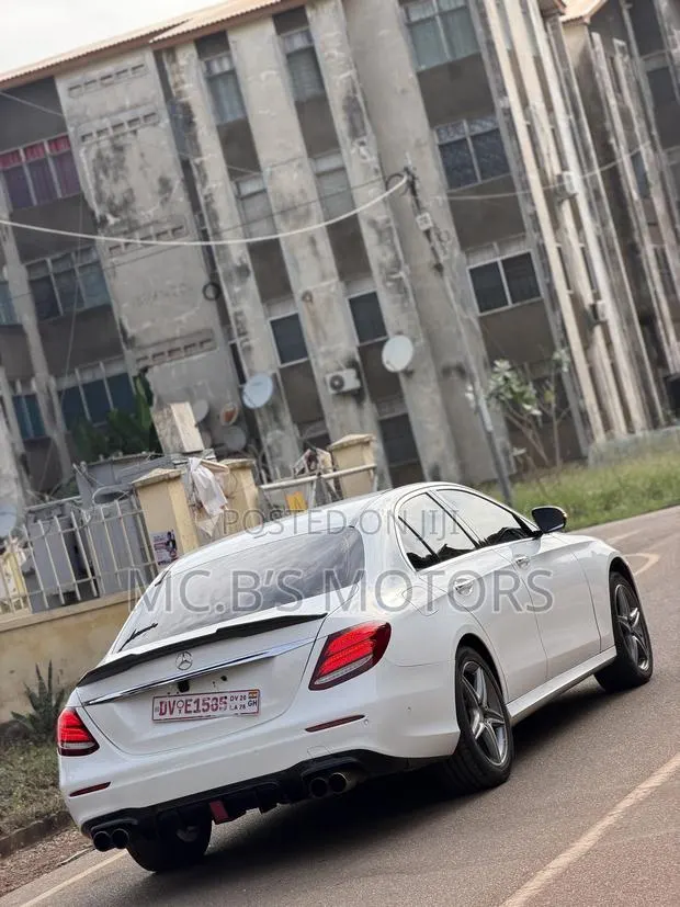 Mercedes-Benz E300 2018 White · Photo 1