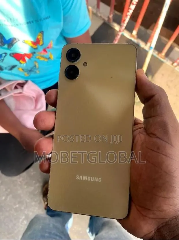 Samsung Galaxy A06 64 GB Rose Gold · Photo 1