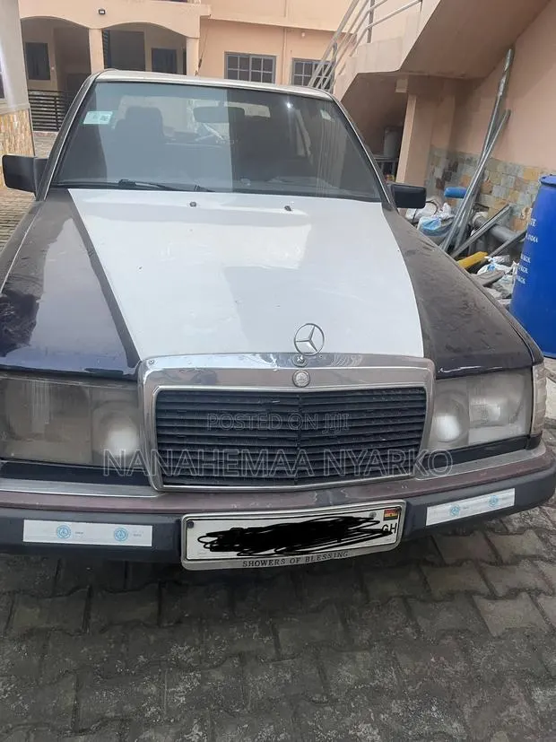 Mercedes-Benz W124 1989 Black · Photo 1