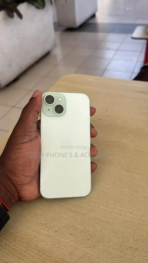 Apple iPhone 15 256 GB White · Photo 1