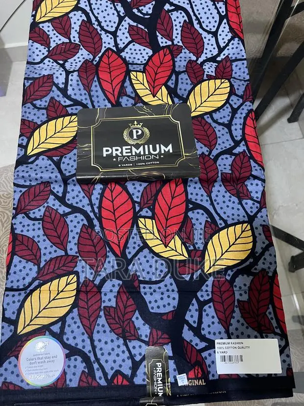 Premium Fashion Leaf Print · Photo 1