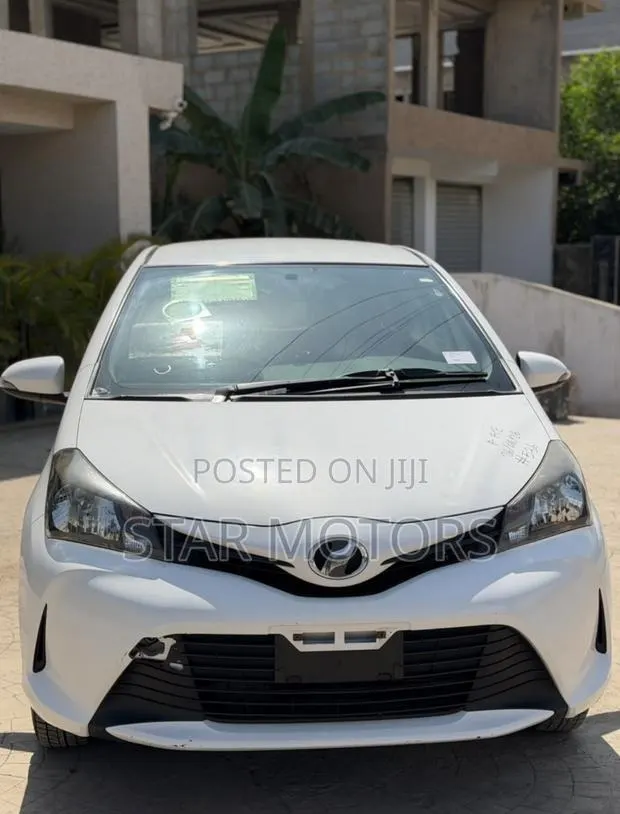 Toyota Vitz 2016 White · Photo 1
