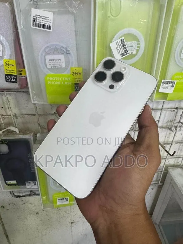Apple iPhone 15 Pro Max 256 GB White · Photo 1